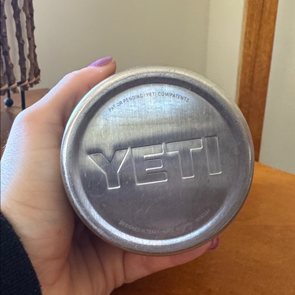 Yeti Grey Rambler Tumbler 20oz with Mag Slider Lid - Picture 4 of 6